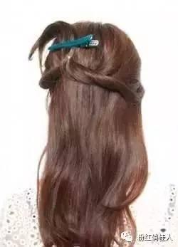 网红大夹子夹头发教程 社会热点话题2025,潮流发型新风尚